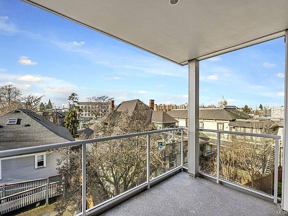 4th image of 640 Michigan St #303