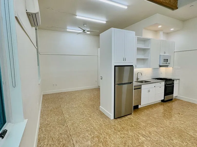 929 Grace Ave #C — Photo 9