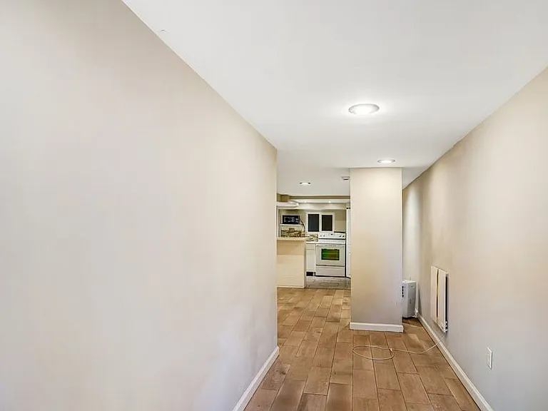 821 Kentucky Ave SE — Photo 40