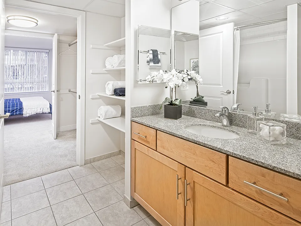 02_SecondBath_ThomasCourt