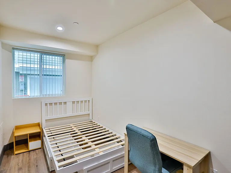 1180 W 37th Pl — Photo 13
