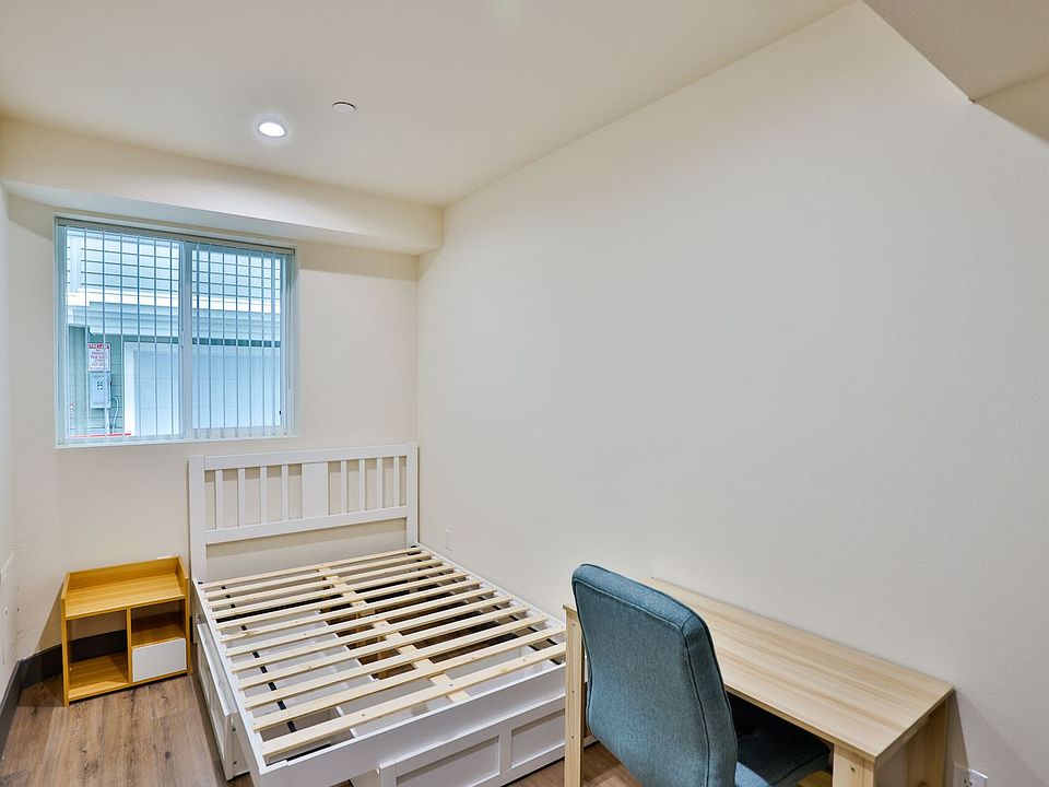 1st image of 1182 W 37th Pl #3/8