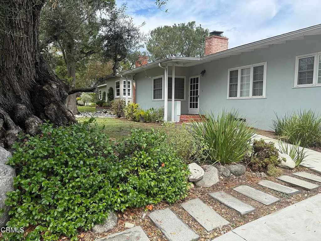 2 bed, 2.0 bath, 1179 sqft, $4,650 — Photo 3