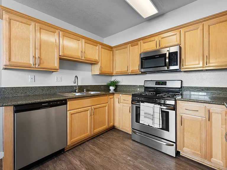 Pacific Palms Apartment Homes — Photo 24