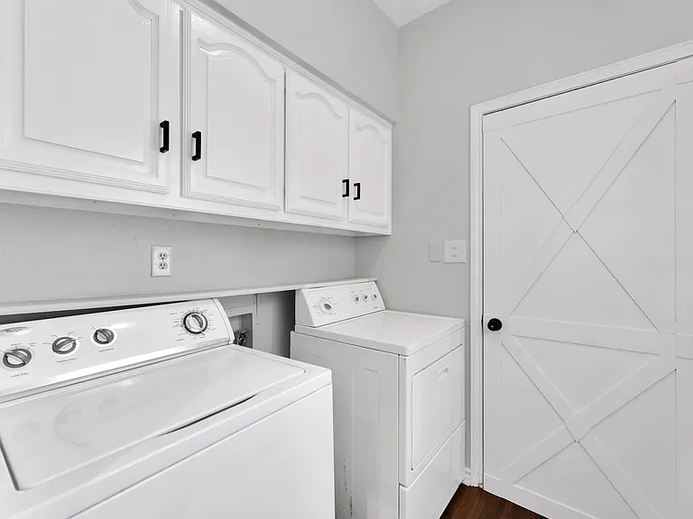 1420 Spenwick Ter — Photo 16