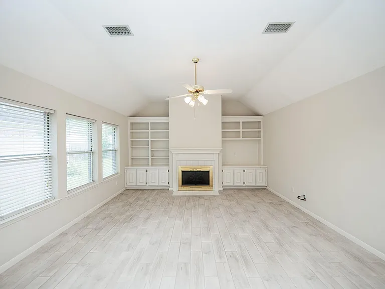 703 Acacia Pl — Photo 29