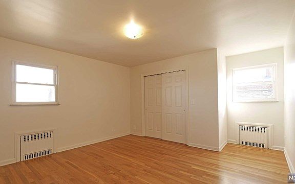 4th image of 417 Jersey Ave #2