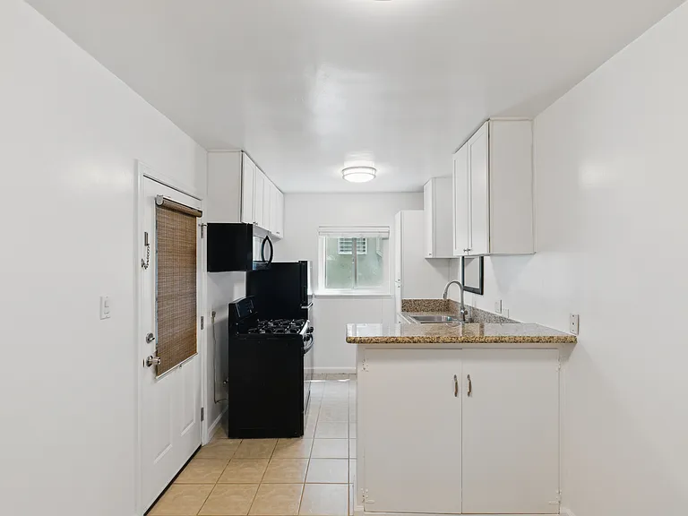 5804 Whitsett Ave #2 — Photo 3