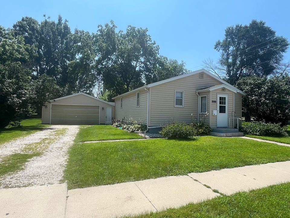 2nd image of 2207 Ellis Ave