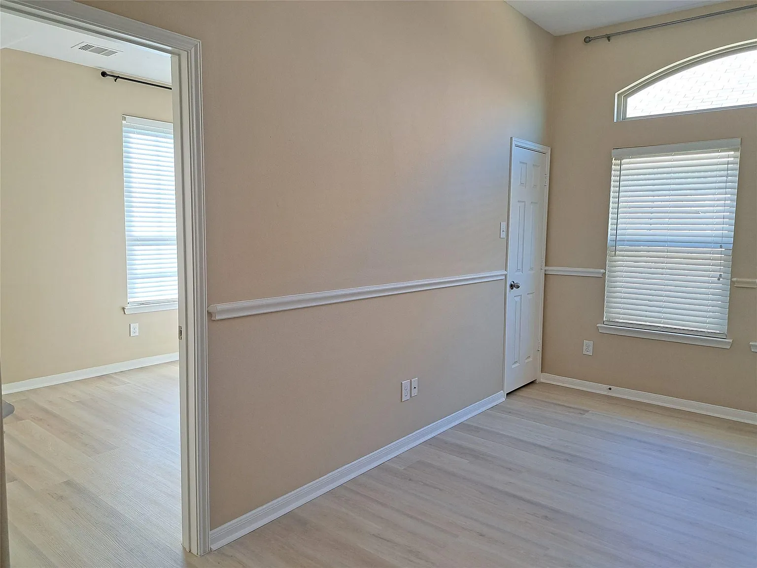 3 bed, 2.0 bath, 2017 sqft, $2,200 — Photo 4
