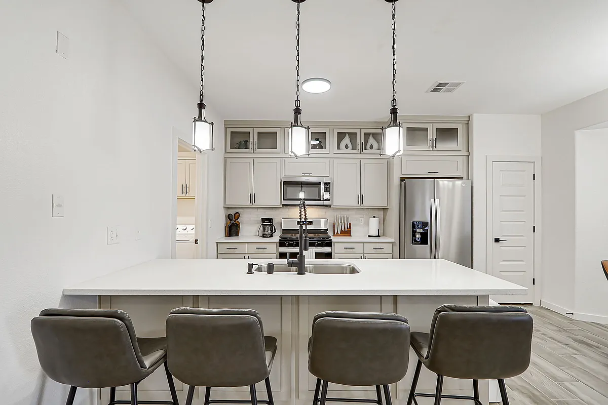 Fully equipped kitchen with counter space for 4 people. - Dos Palmas Dr