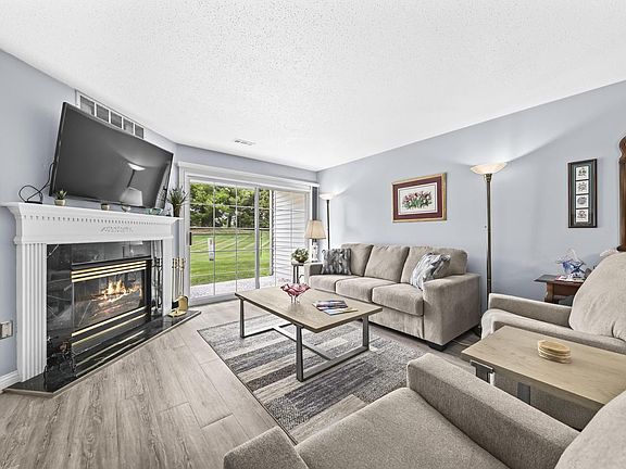 5th image of 652 Pewaukee ROAD #A