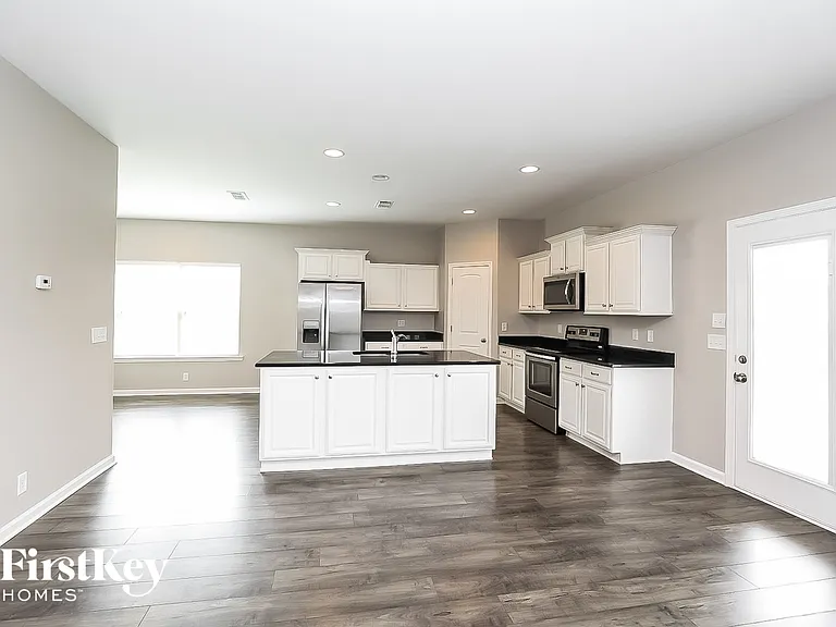 3241 Mapleside Ln — Photo 4