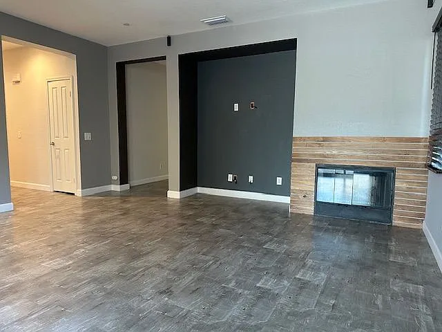 3 bed, 2.0 bath, 1466 sqft, $3,350 — Photo 3