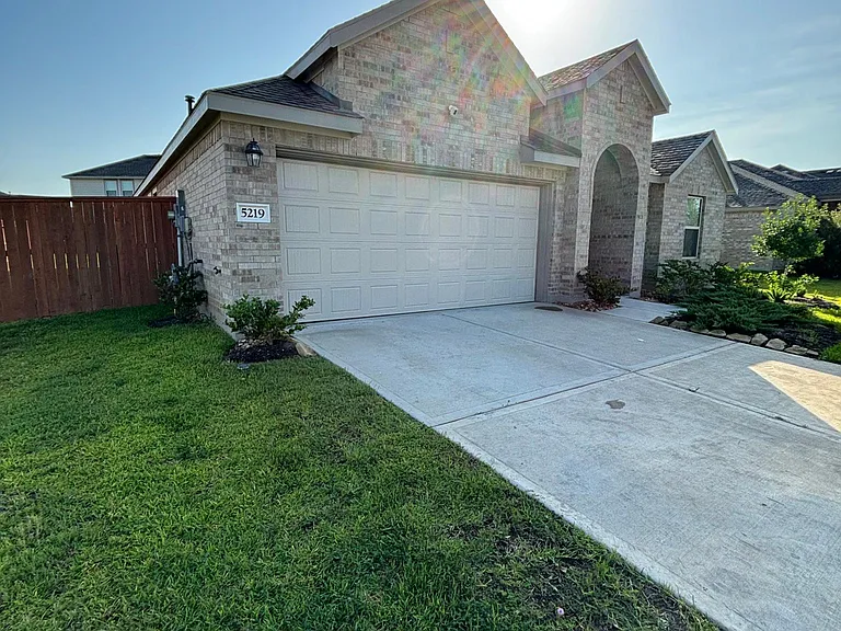 5219 Winding Stream Dr — Photo 1