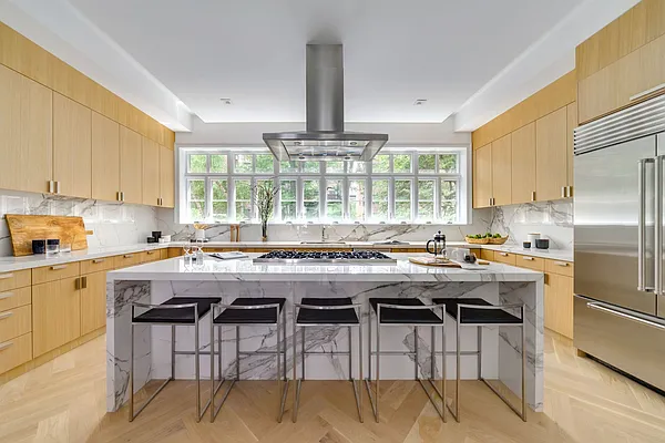 Sold by Compass | media 17