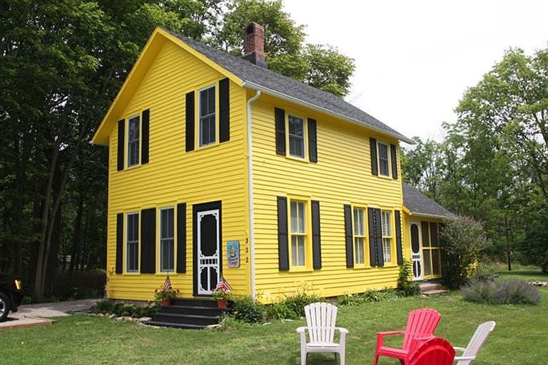 1st image of 322 Division St