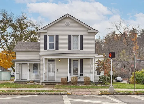 568 Main St #B Photo 1