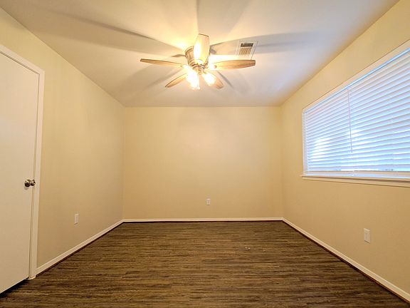 3rd image of 4805 Crepe Myrtle Ln