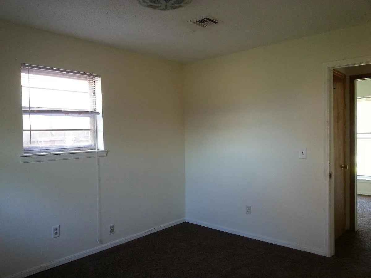 3 bed, 891 sqft, $1,050 — Photo 4