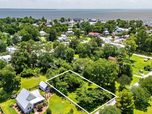 504 Midyette Street, Oriental, NC 28571