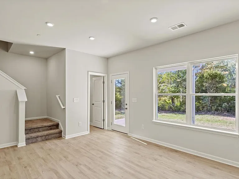 222 Emmett Dr — Photo 14
