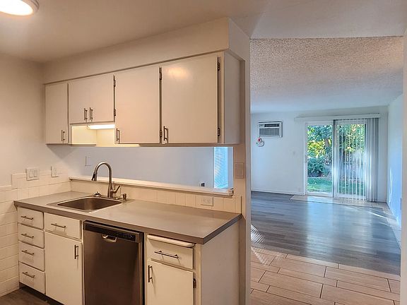 2nd image of 6502 & 6504 N Altamont St #6504-B