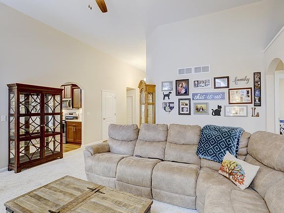 5th image of 910 Yorktown Road