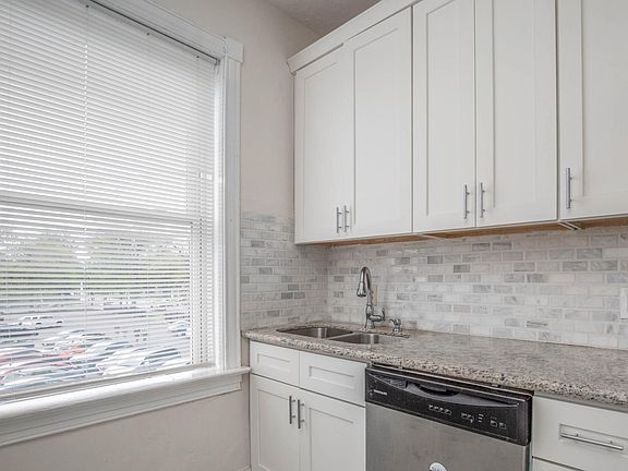 4th image of 2338 Tower Grove Ave APT 2e