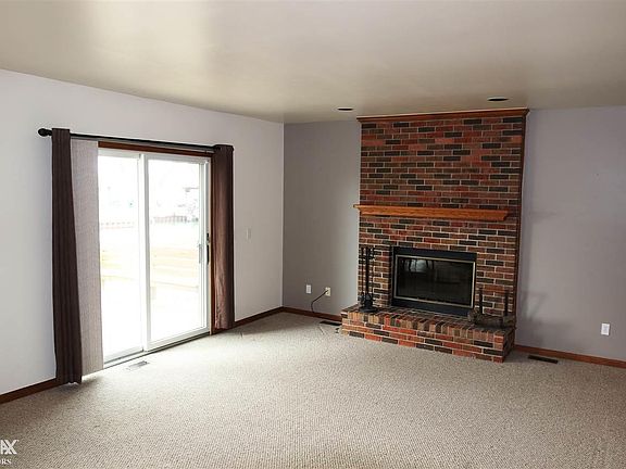 4th image of 7769 Farnsworth Dr