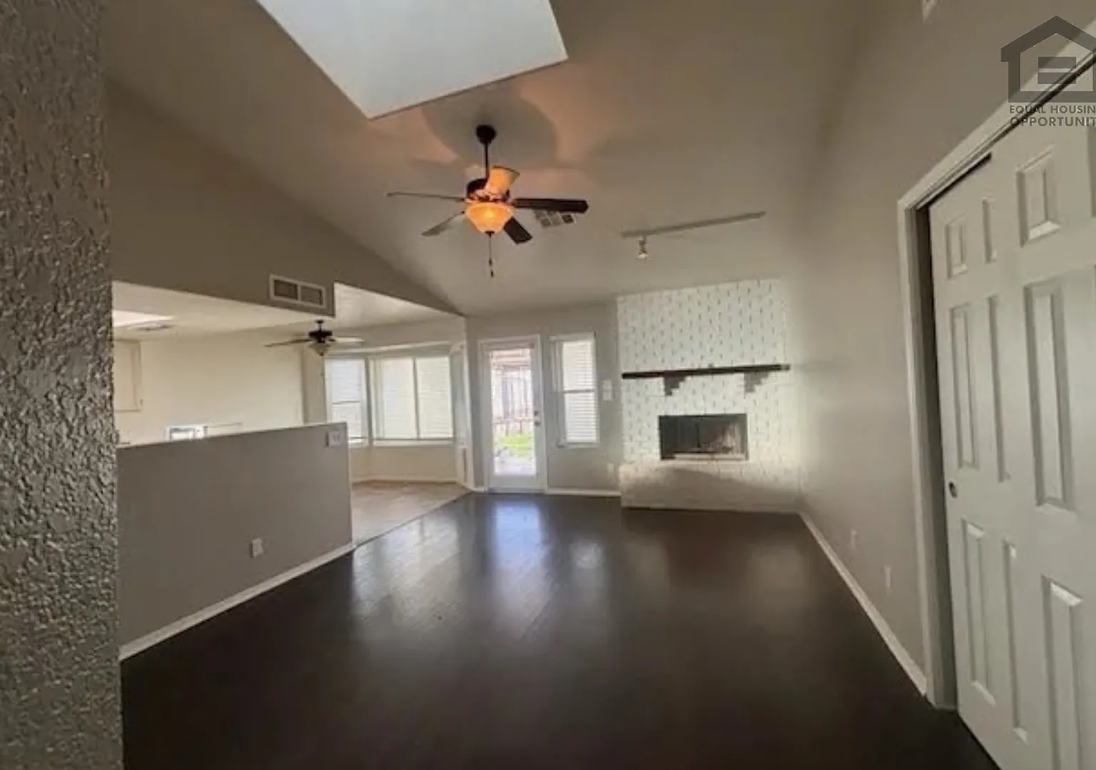 4Bed/2Bath House at Recker Rd/McKellips Rd! Ready for Immediate Move-In! — Photo 3