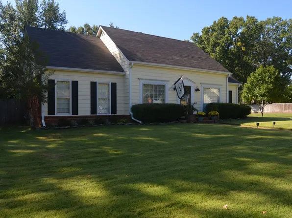 175 E Valleywood Dr, Collierville, TN 38017