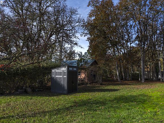 4th image of 606 Whistlers Ln