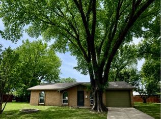 2801 W Springdale Cir, Grand Prairie, TX 75052
