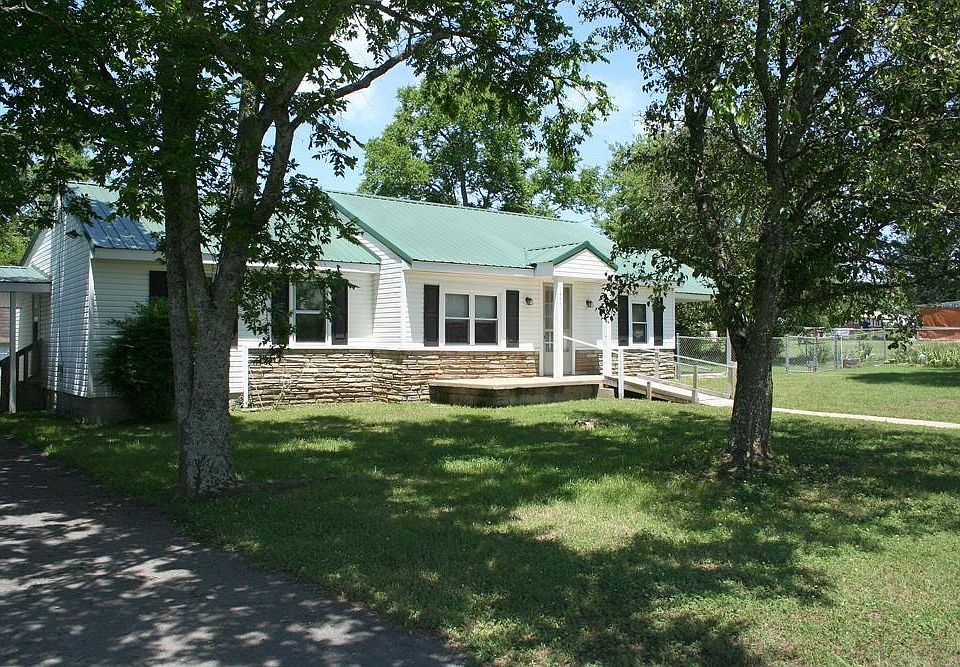 2nd image of 1449 Fosterville Loop