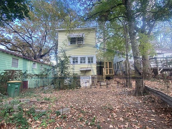4th image of 814 N Polk St