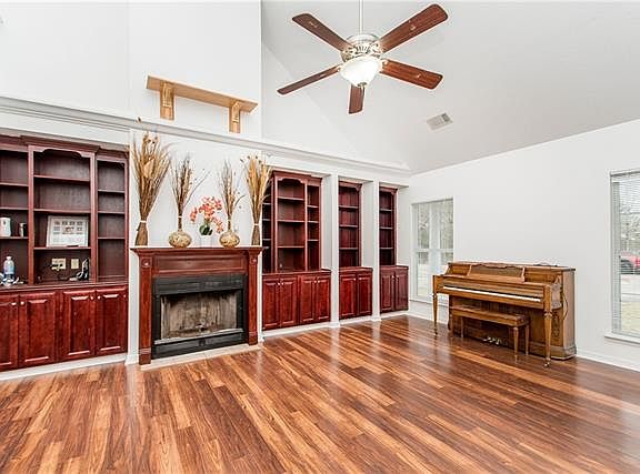 3rd image of 25211 Pine Ln