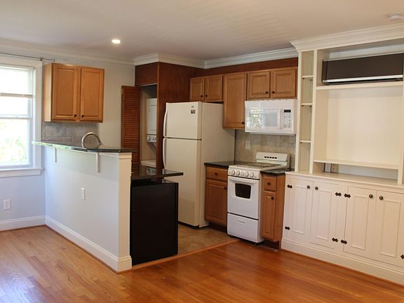2nd image of 619 N Monroe St APT 1