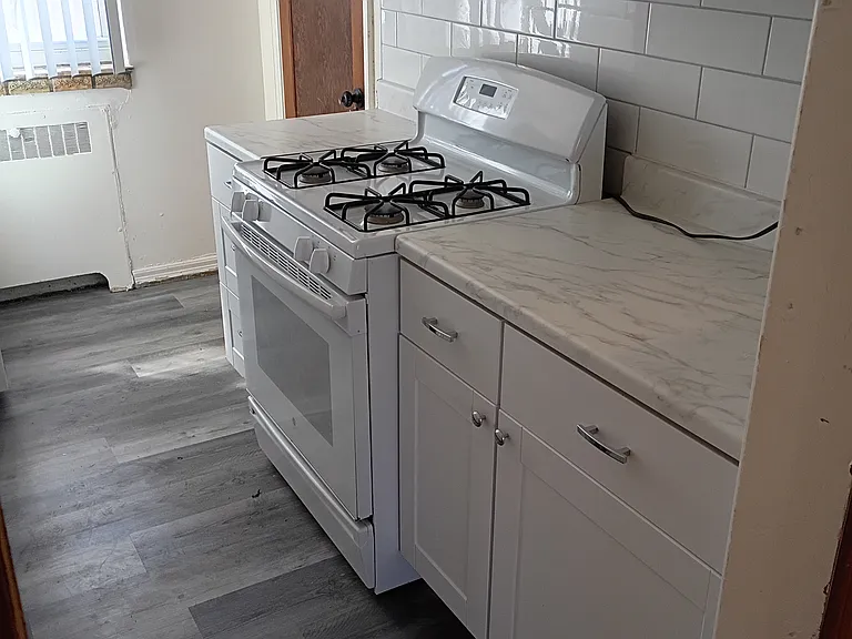 Josephine Apartments — Photo 7