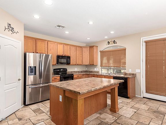 4th image of 17888 W DREYFUS Street