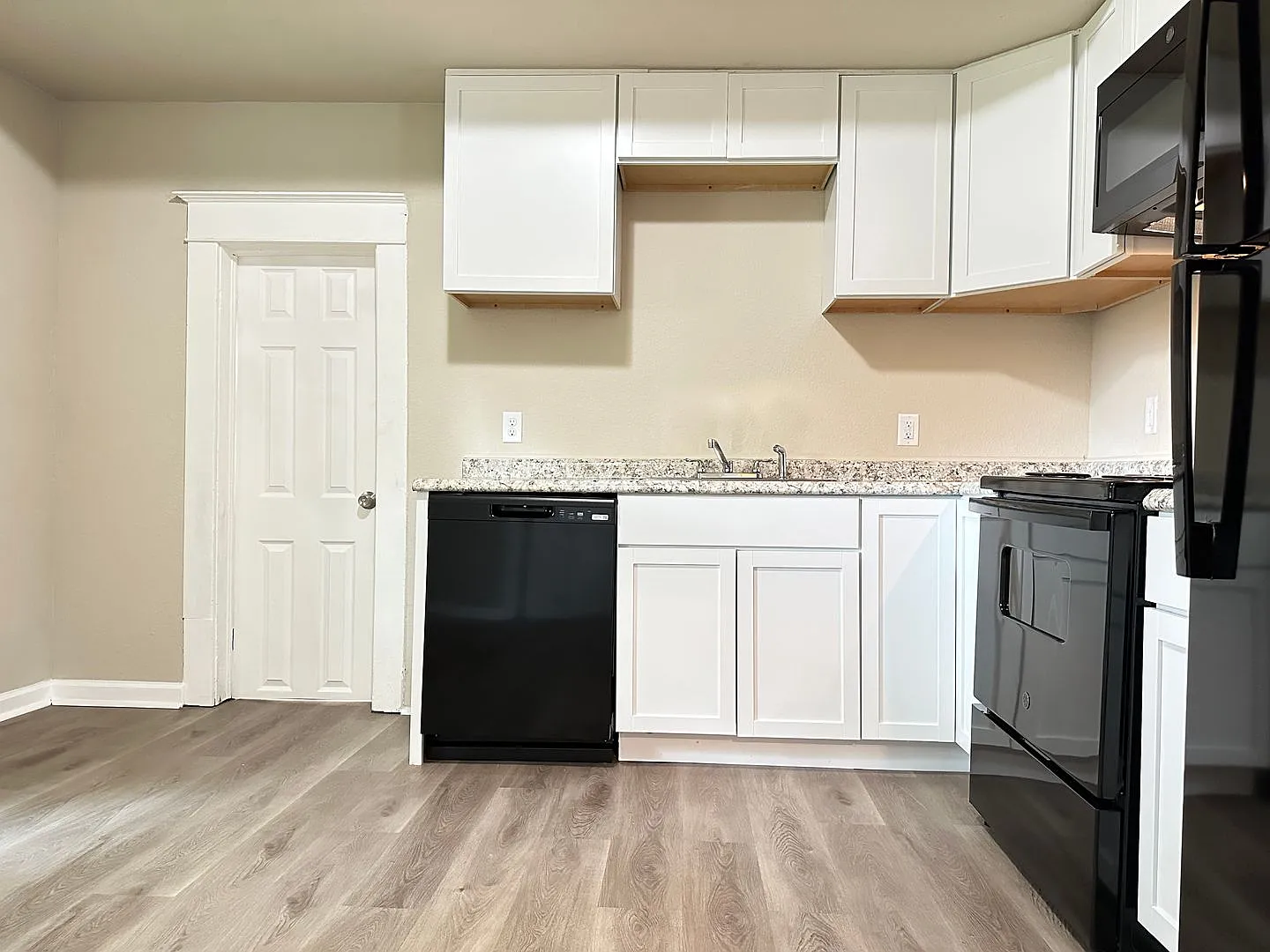 4 Bedroom Remodeled Home in Chariton — Photo 3