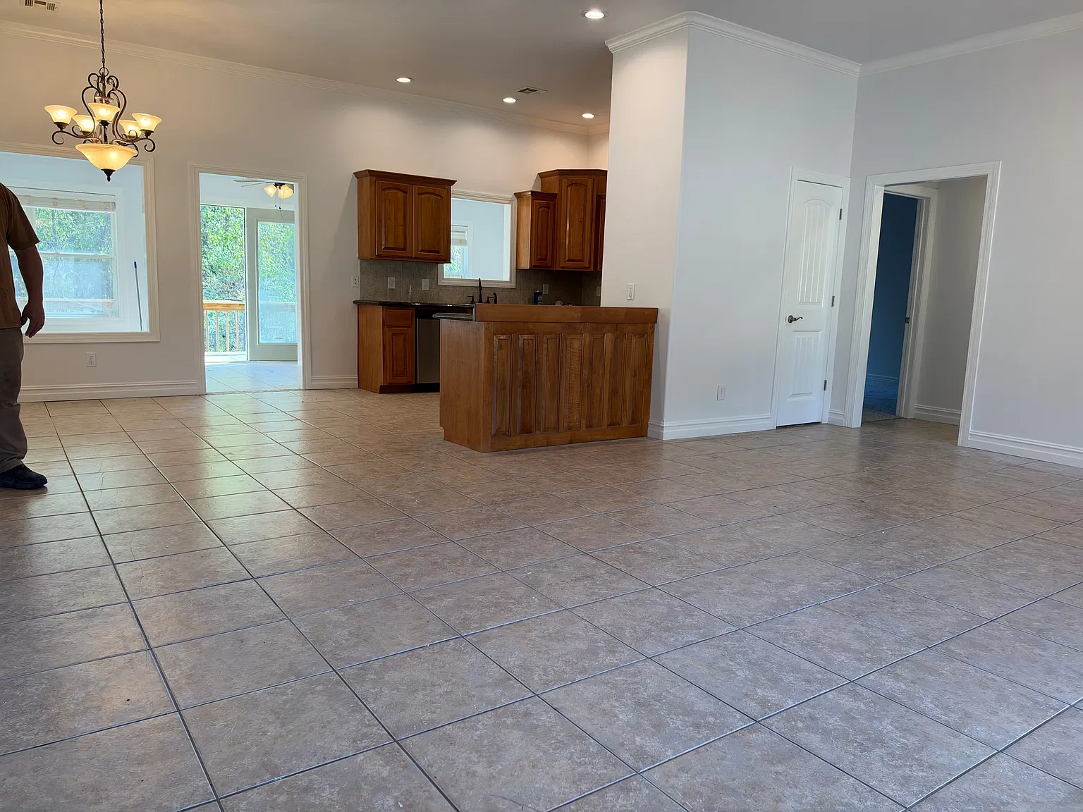 3 bed, 1800 sqft, $1,950 — Photo 3