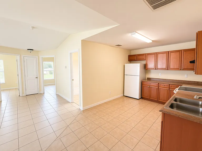 2408 Vernon Ave S — Photo 10