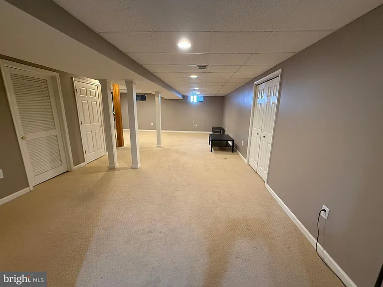 233 Fountayne Ln — Photo 32