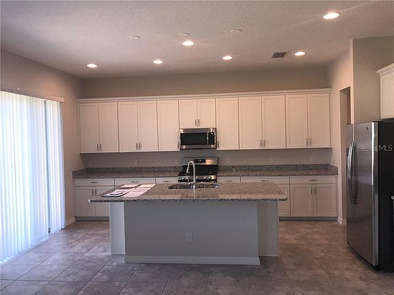 3rd image of 932 Grand Hilltop Dr
