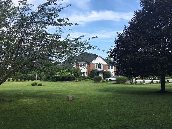 3rd image of 4 Northfield Ln