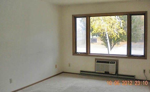 2nd image of 924 Krumrey St