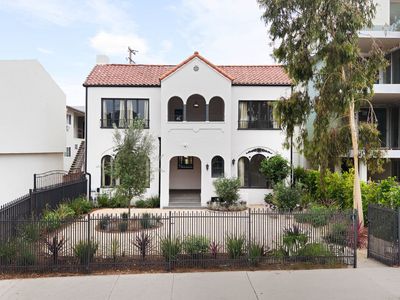 1005 N Genesee Ave, West Hollywood, CA, 90046