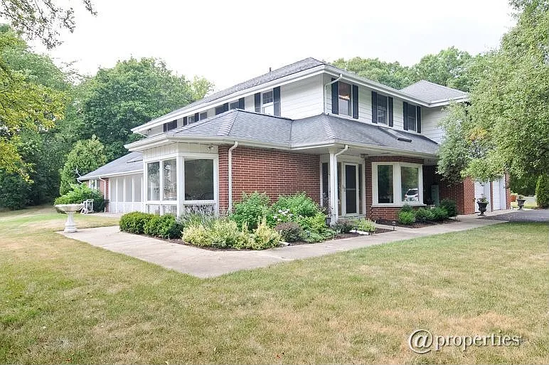 295 Ridgeway Ln photo 1