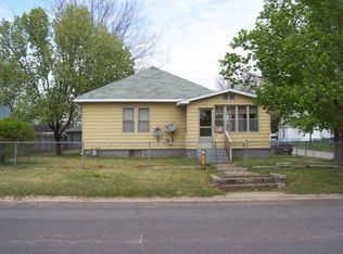 913 E 8th St, Beardstown, IL 62618